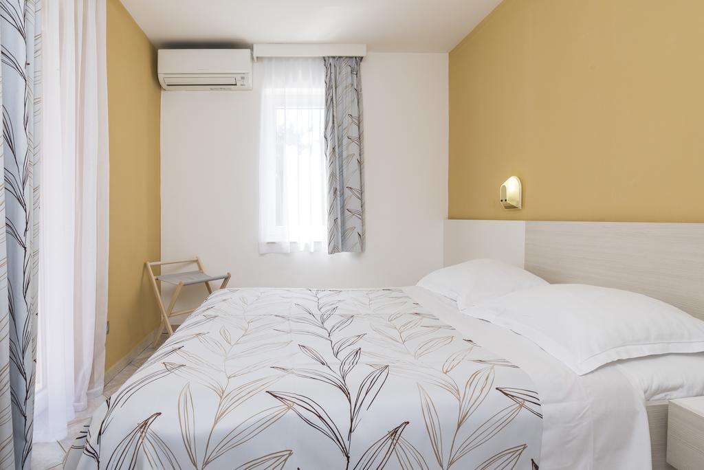 Apartments Amfora Plava Laguna أوماغ الغرفة الصورة